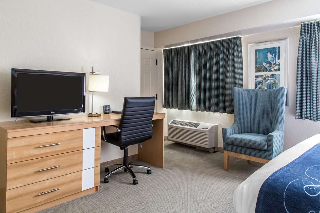 ג'ורג' טאון Comfort Suites Seven Mile Beach חדר תמונה